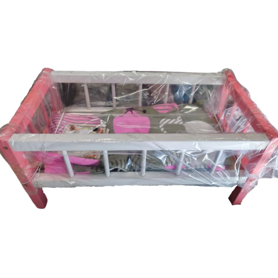 Drewniane łóżeczko dla laki z poduszką i pościelą 1622