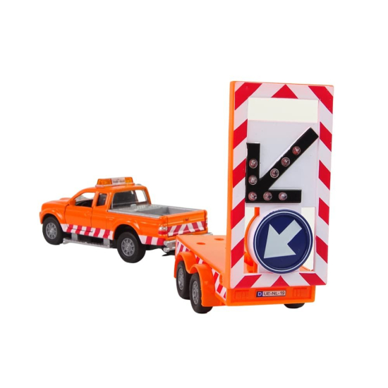 Pomarańczowy pickup Mitsubishi ze złożoną pionowo przyczepą z podświetlaną strzałą kierunkową LED i pachołkami