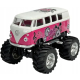 Różowo-biały metalowy VW Bulik T1 Bus Monster Truck Welly na wielkich kołach widok z przodu pod kątem